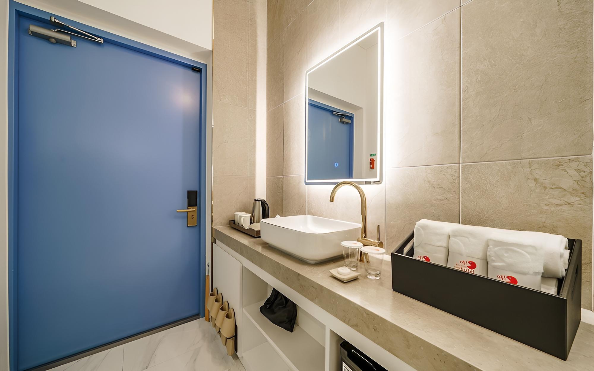 Room (VIP-2)