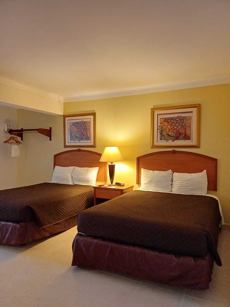 Standard Room, 2 Double Beds, Non Smoking photo 3