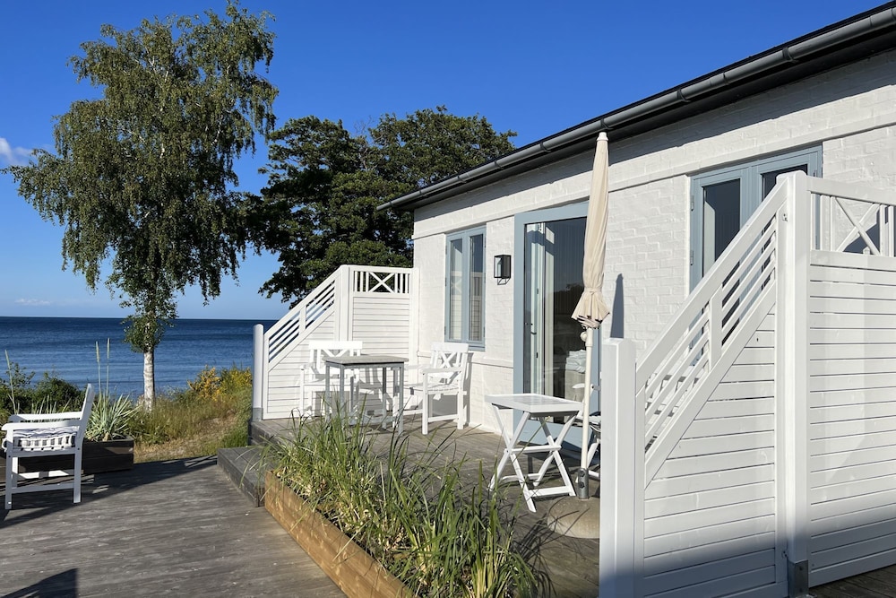 Dobbeltværelse med terrasse & havudsigt - Strand anneks (VEST) photo 1