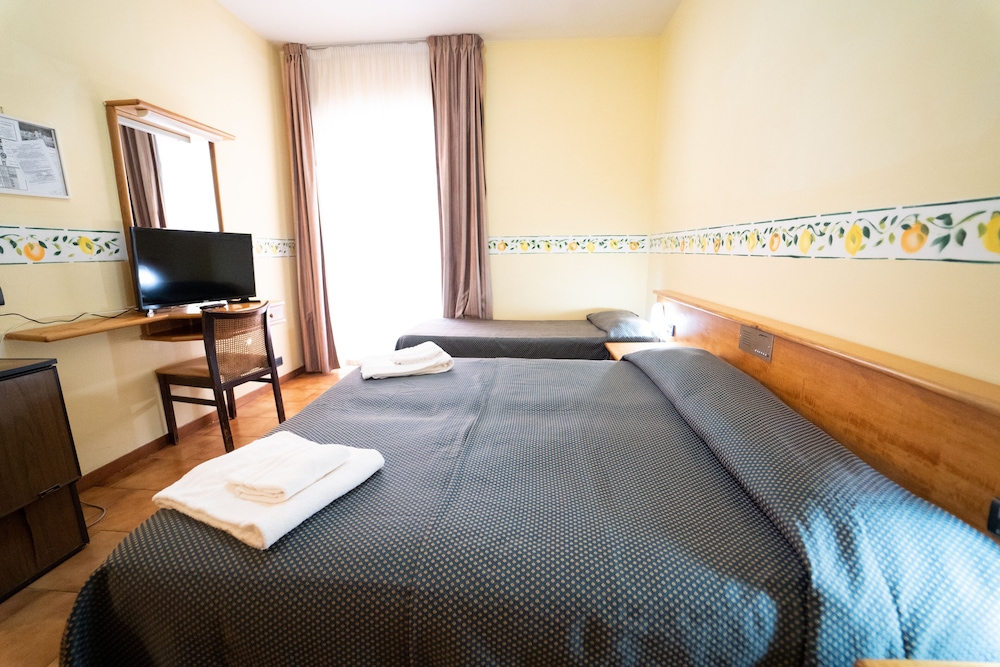 Triple Room - Photo 6