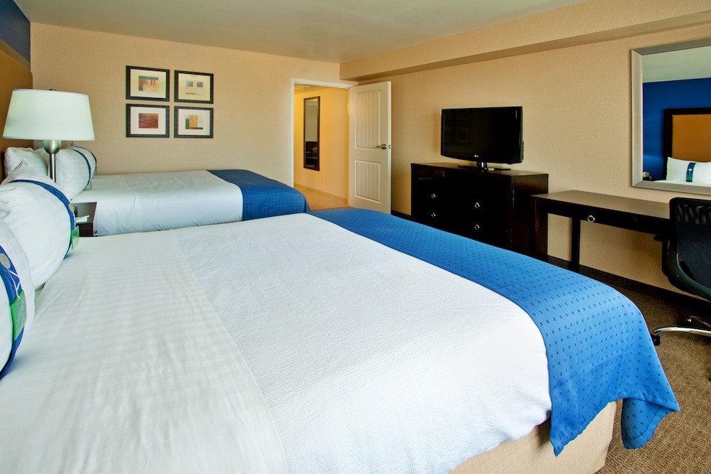 Suite, 1 Bedroom - Photo 2
