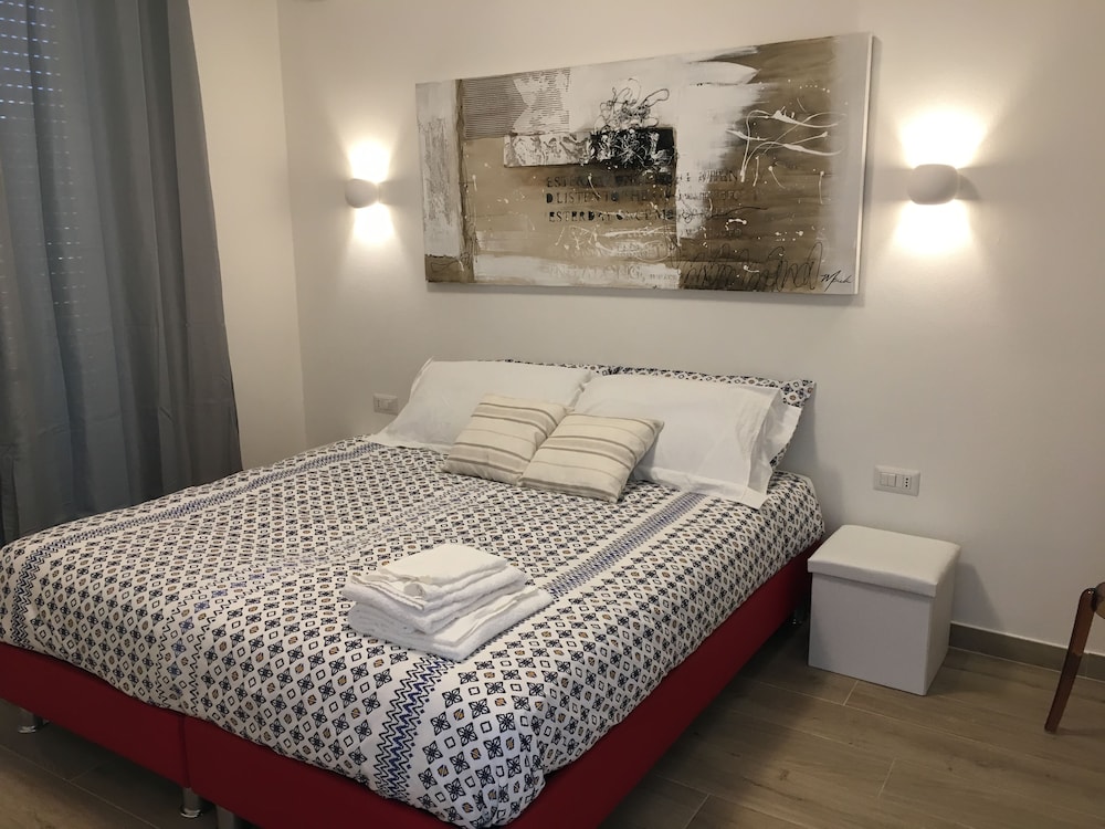 Deluxe Room, 1 Queen Bed, Non Smoking, Garden View photo 1
