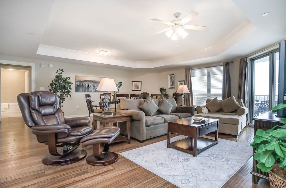 Condo, 2 Bedrooms