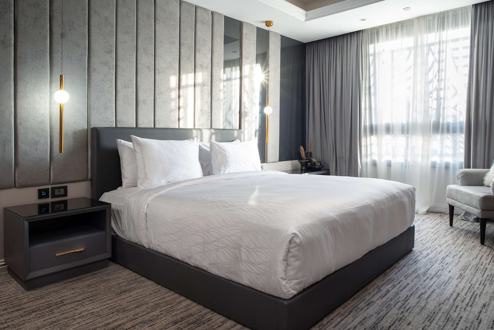Suite (Ambassador Suite)
