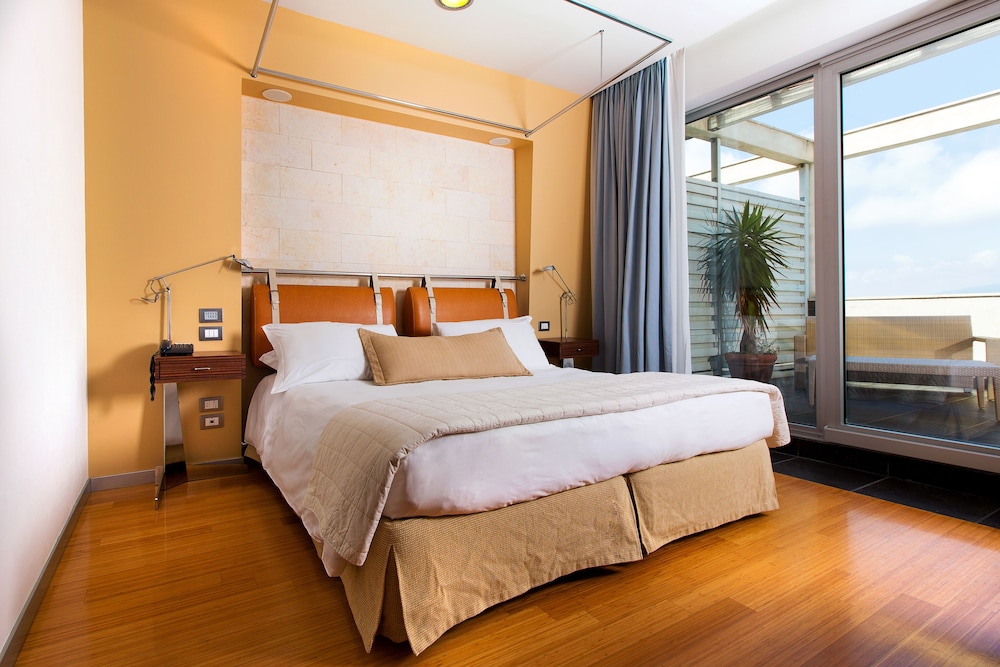 Superior Triple Room, Partial Sea View - Photo 2