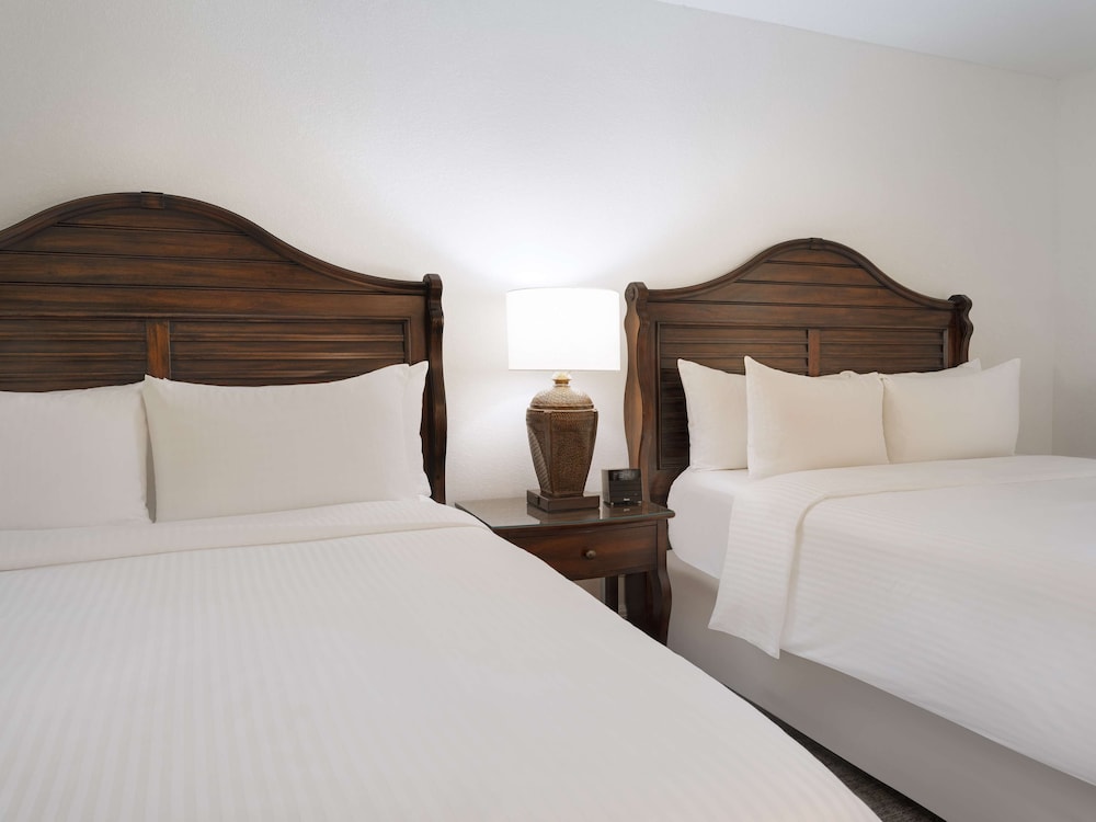 Two Bedroom Suite 2 Queen Beds - Photo 3