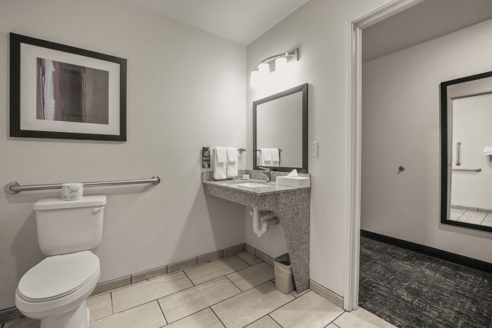 Room, 1 King Bed, Accessible, Non Smoking (Guestroom) - Photo 6