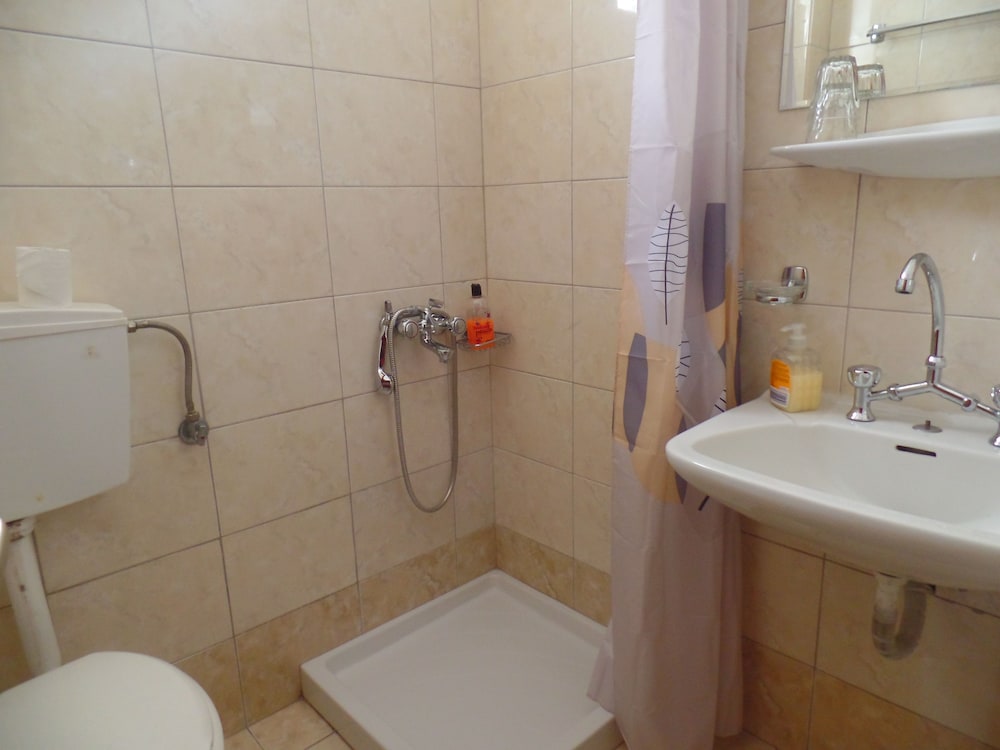 Triple Room - Photo 8