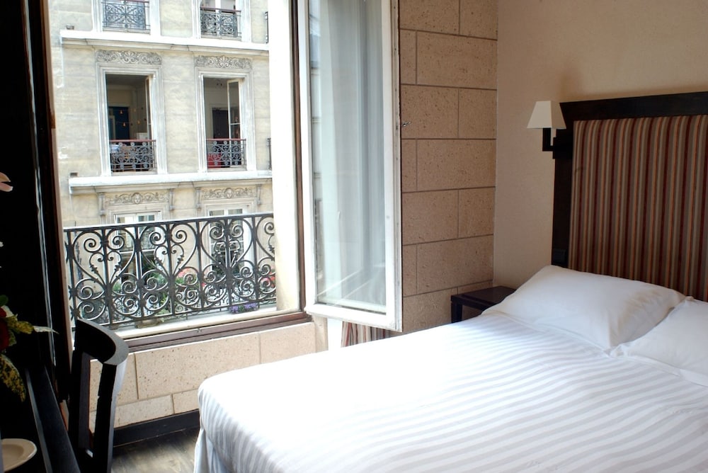 Double Room thumbnail 6