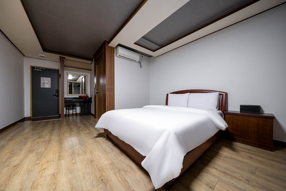 Standard Double Room - Photo 4