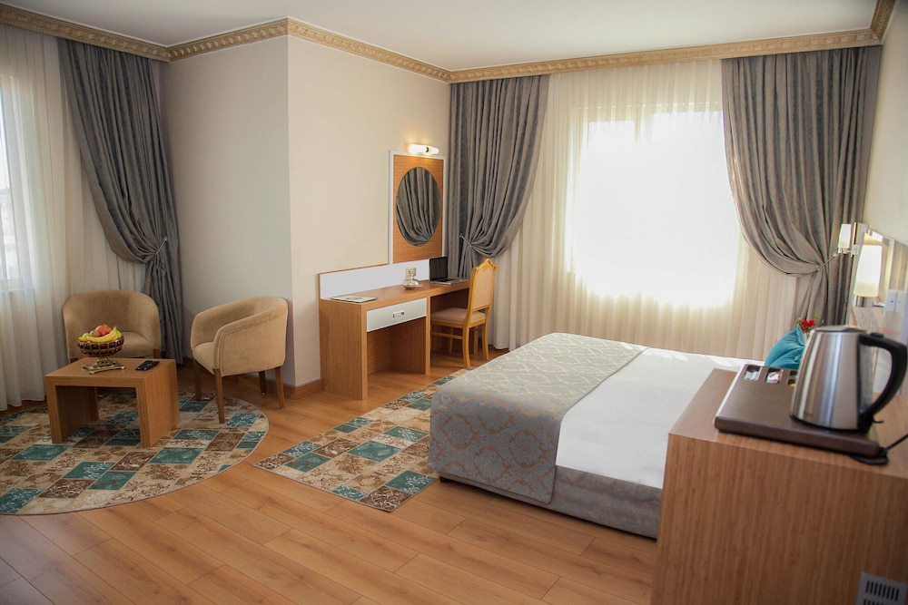 Room, Corner photo 1