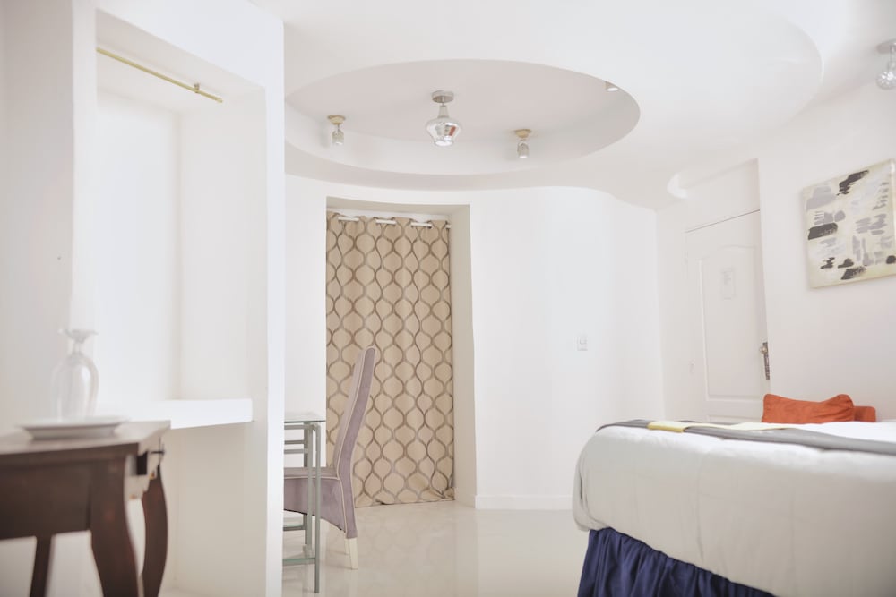 Comfort Single Room, 1 Queen Bed, Private Bathroom photo 2