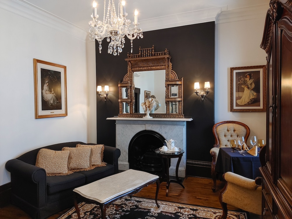 Exclusive Suite - 2nd floor, no elevator