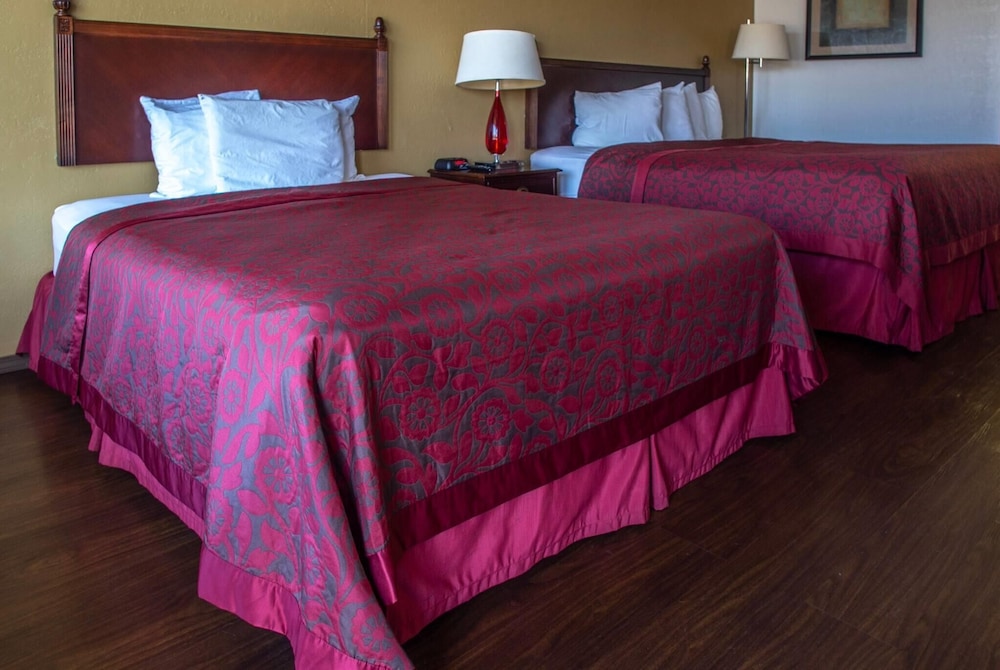 Room, Multiple Beds, Non Smoking photo 1