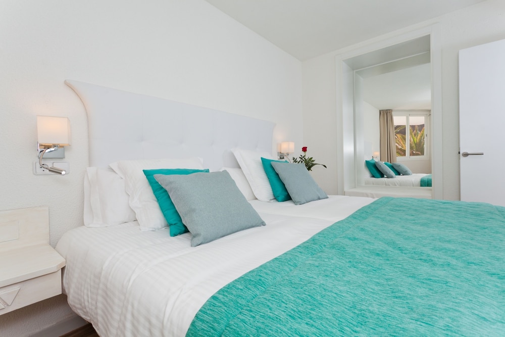 Suite, Balcony (2 Adults)