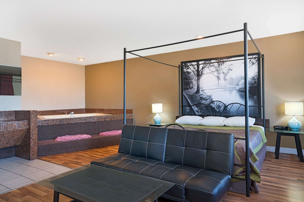 Suite, 1 King Bed, Microwave photo 1