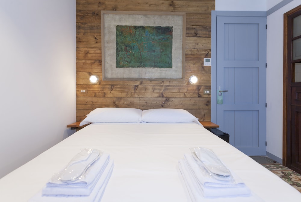 Classic Double Room, 1 Queen Bed, City View - Photo 2