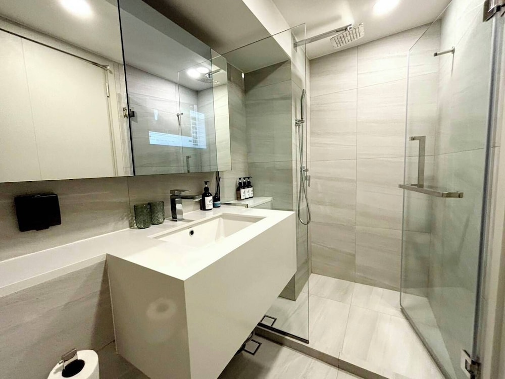 Basic Condo photo 2