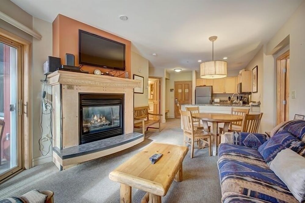 Condo, 2 Bedrooms