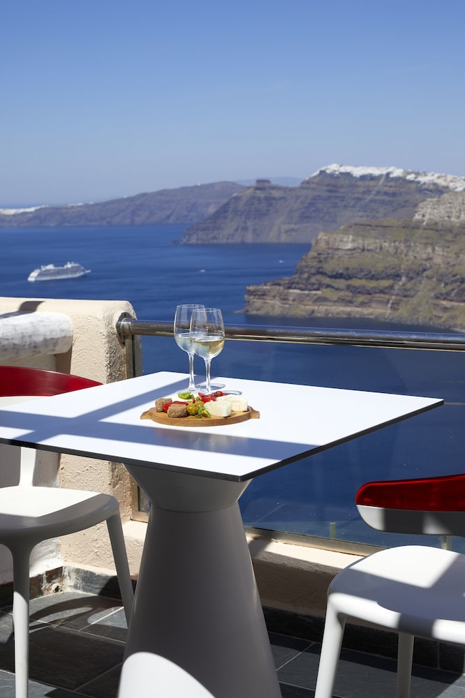Elegant Suite Caldera View - Photo 13