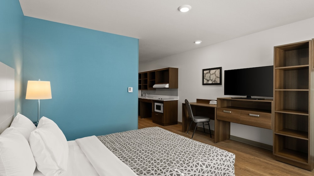Suite, 1 Queen Bed, Accessible, Non Smoking photo 1