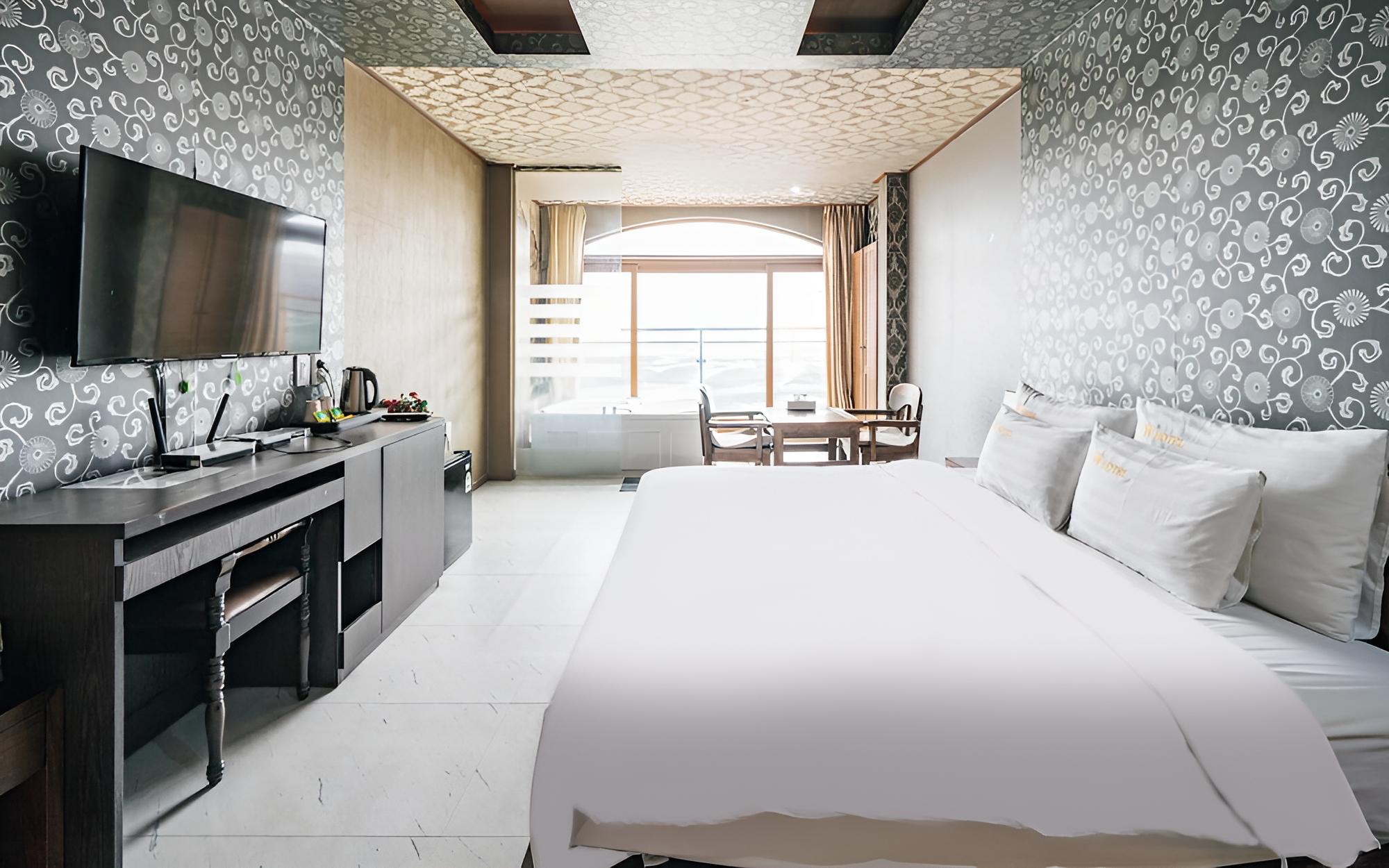 Room (VIP room (Netflix spa bath)) - Photo 3
