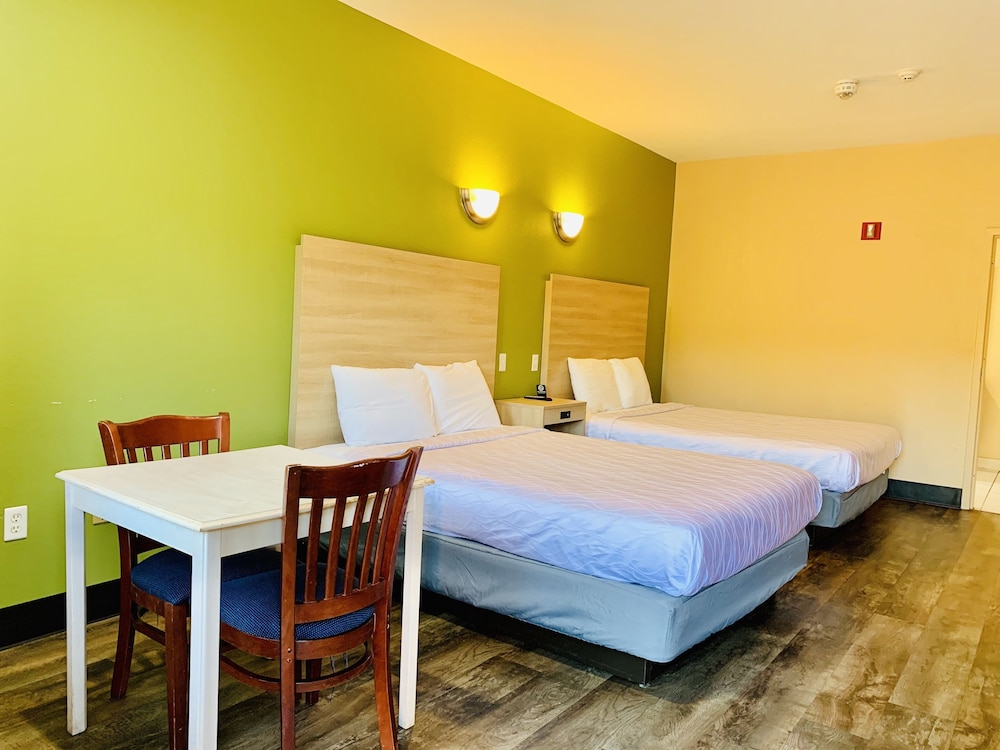 Room, 2 Queen Beds, Accessible, Non Smoking