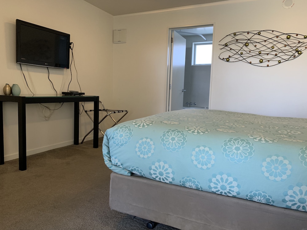 Deluxe Studio Suite
