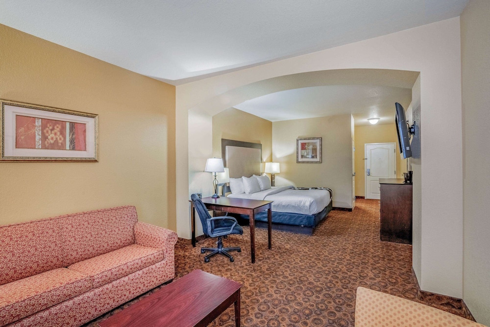Deluxe Suite, 1 King Bed with Sofa bed, Non Smoking - Photo 4