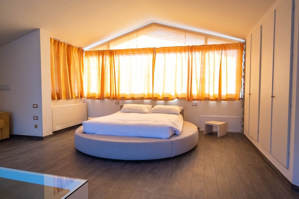 Exclusive Studio Suite, 1 Bedroom, Hot Tub, Garden View photo 1