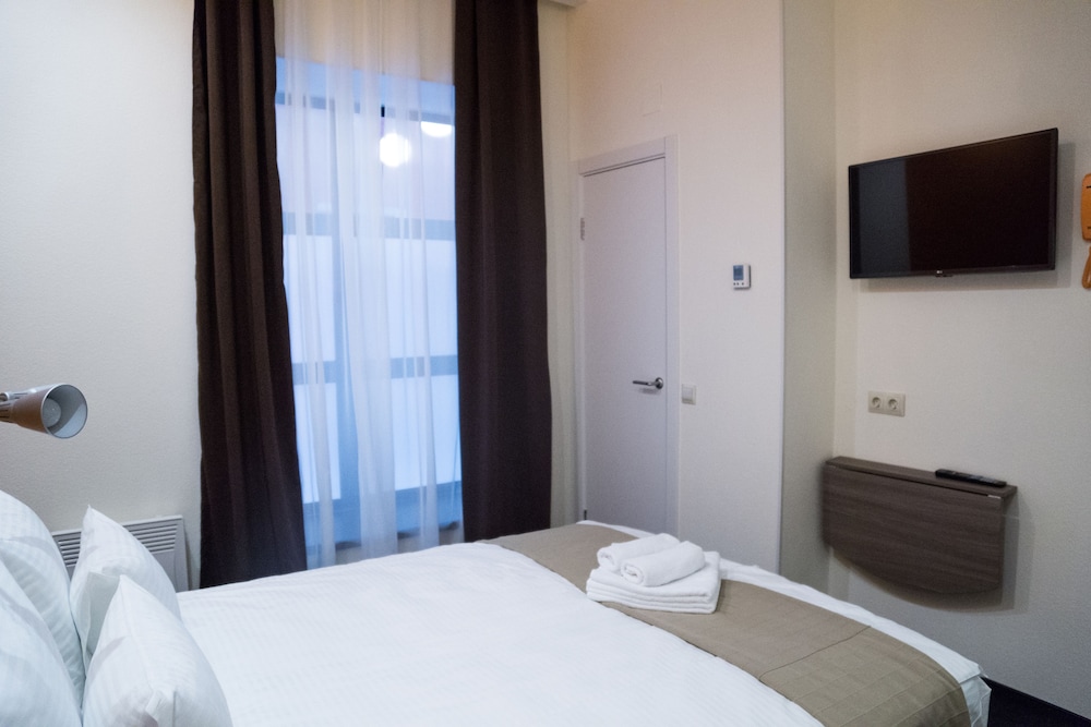Double Room (Atrium view) photo 2