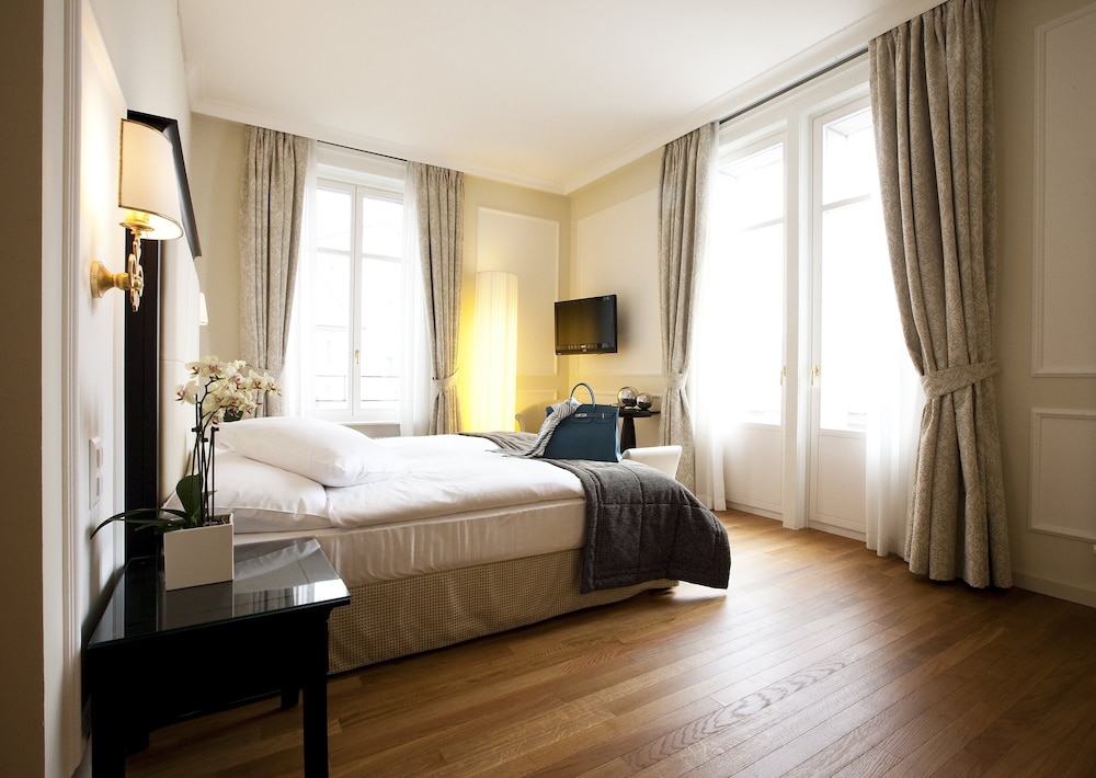 Deluxe Room, 1 Queen Bed, City View photo 3