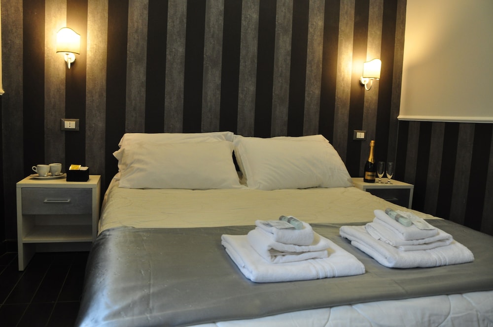 Double or Twin Room photo 3