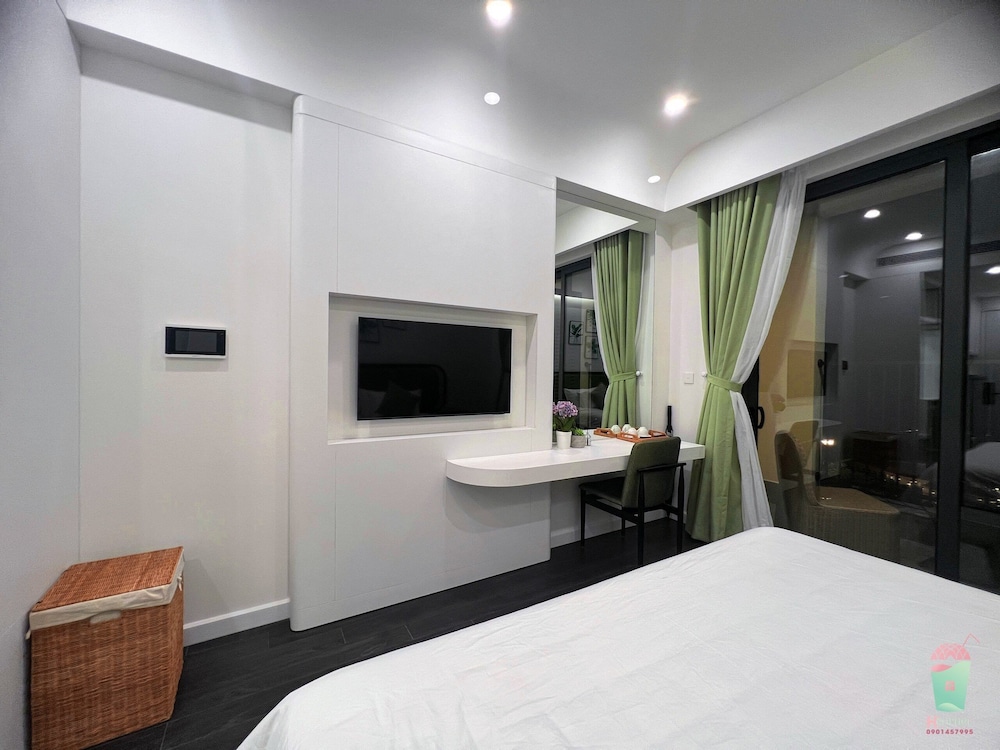 Seaview Fireworks Studio with Balcony - Photo 25