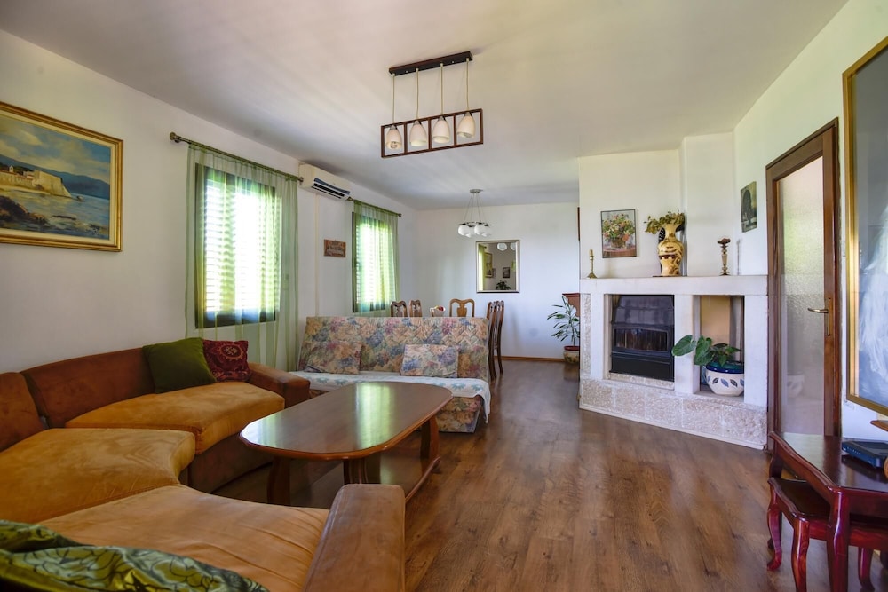 Villa, Smoking
