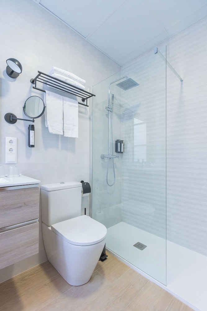 Double Room - Photo 7