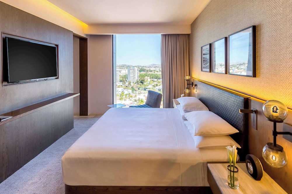 Suite, 1 King Bed (Regency Suite, High Floor)