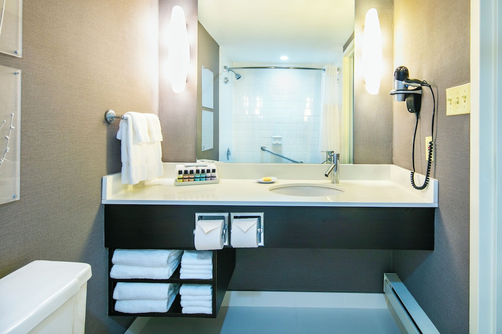Deluxe One Bedroom Suite, Full Kitchen - Photo 11