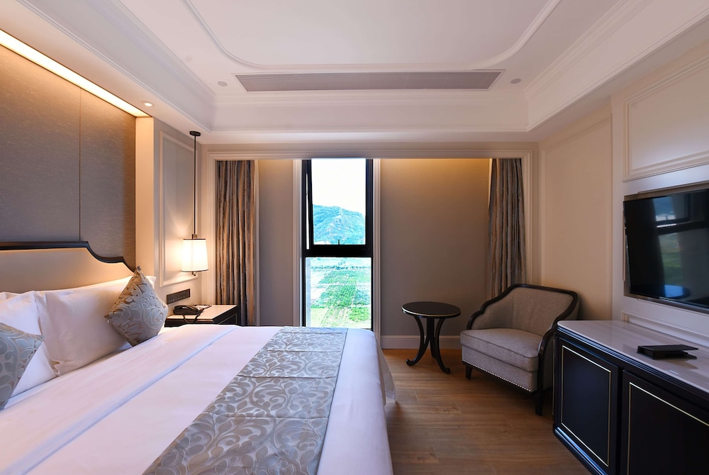 Superior Suite, 1 King Bed, Non Smoking