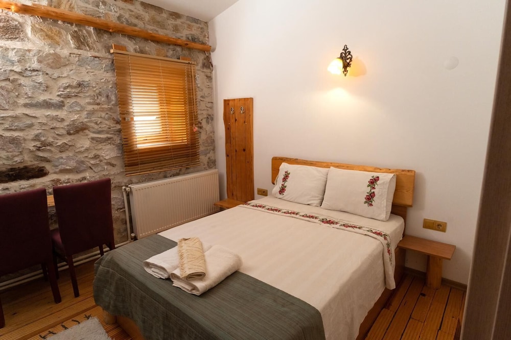 Economy Double Room, 1 Queen Bed, Accessible