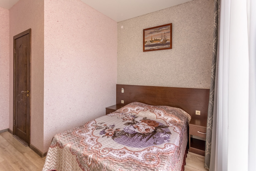Classic Room, 1 King Bed photo 2