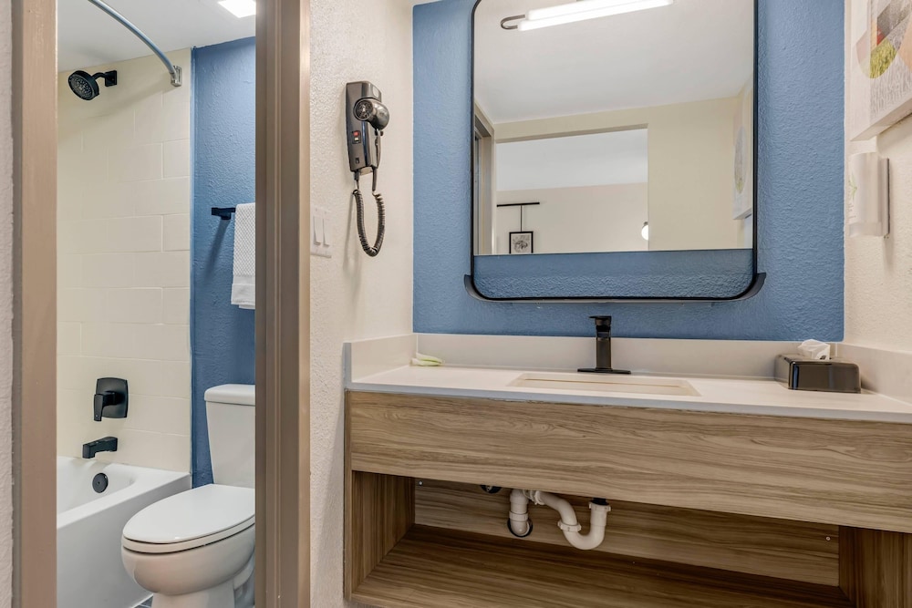 Suite, 2 Queen Beds, Non Smoking (Efficiency) photo 2