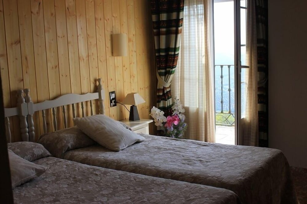 Double or Twin Room photo 3
