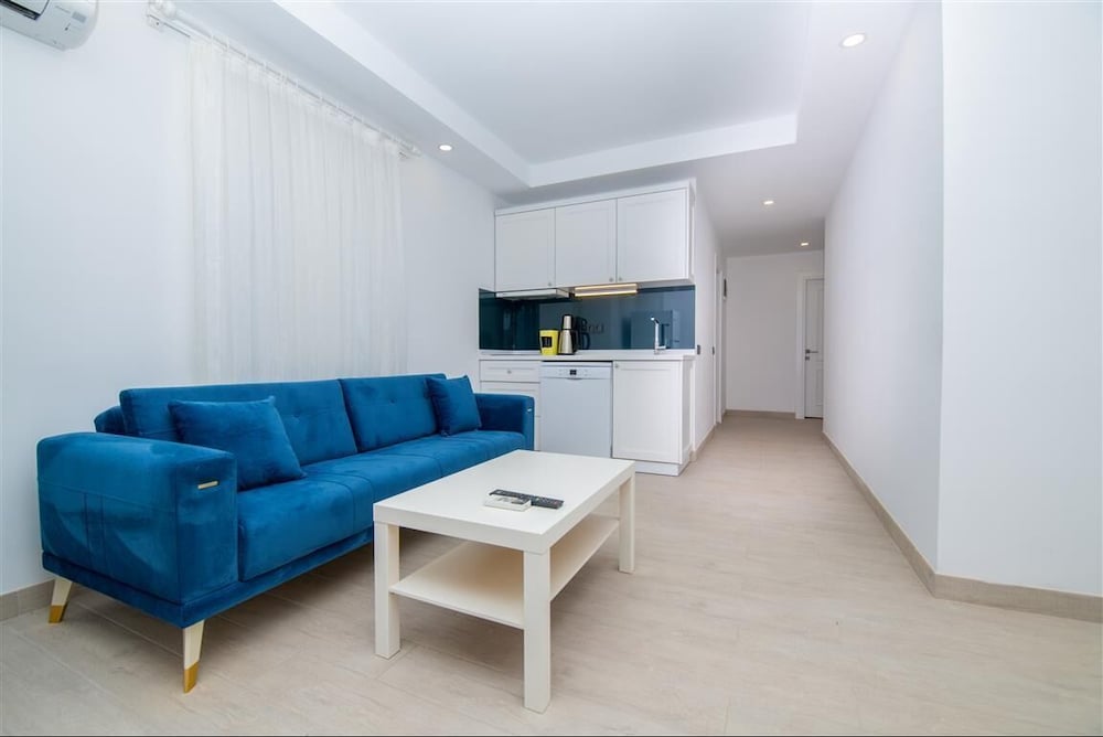 Standard Suite, 1 Double Bed with Sofa bed, Partial Sea View, Ground Floor photo 2