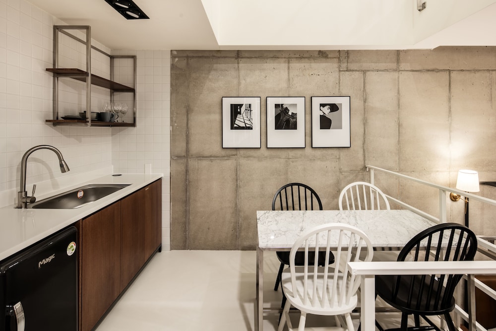Suite - Photo 4