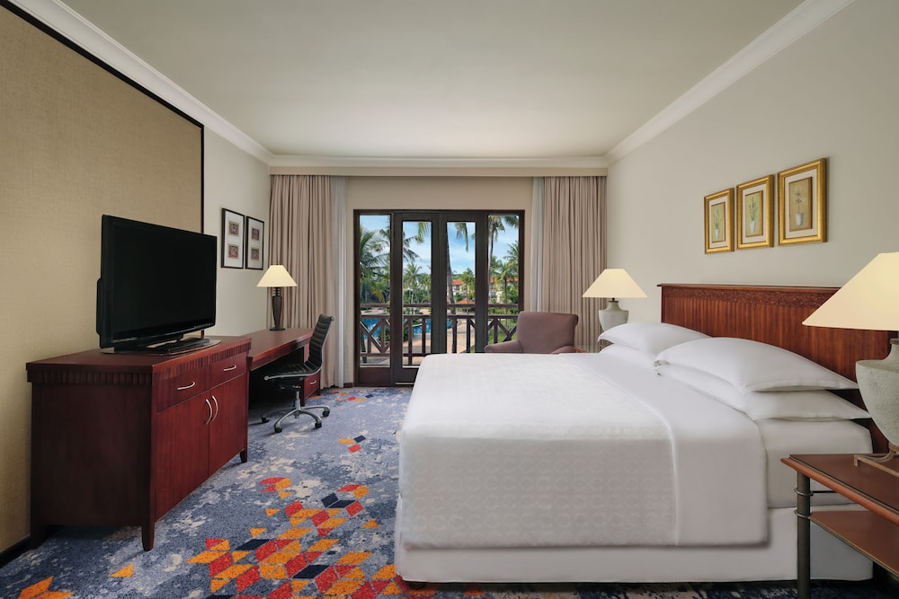 Deluxe Suite, Pool View