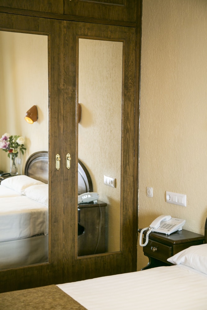 Double Room (with extra bed) - Photo 2