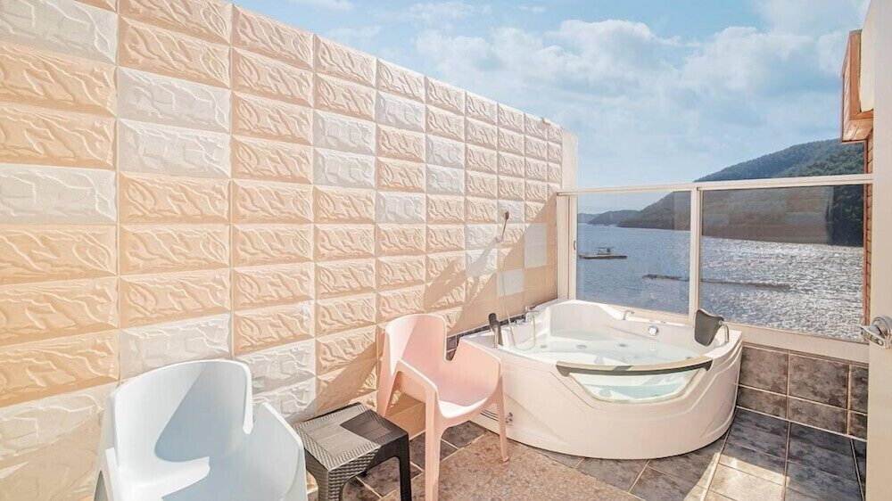 Room (202 duplex spa) - Photo 7