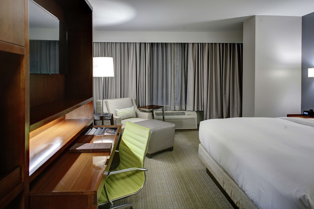 Room, 1 King Bed, Non Smoking (Gulf View) - Photo 5