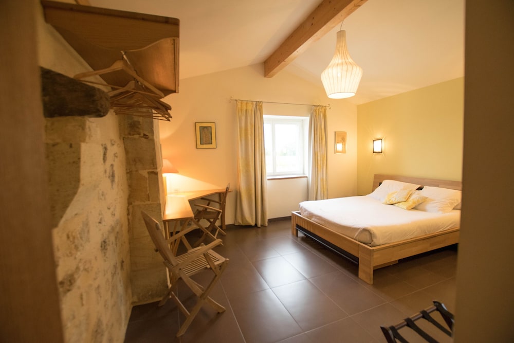Double Room (Monbadon)